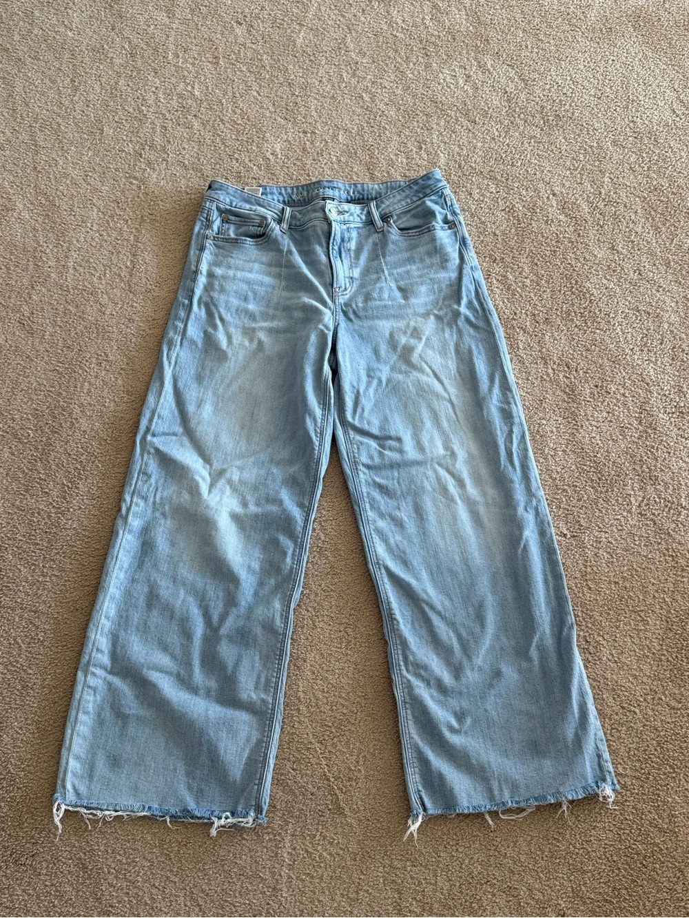 American Eagle Low Rise Baggy Wide Leg Jeans Light Wash Raw Hem Size 10